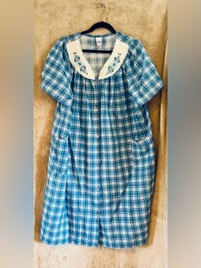 Vintage Blue Plaid HouseDress 1X - Embroidered Yoke - Button Front - GrandmaChic